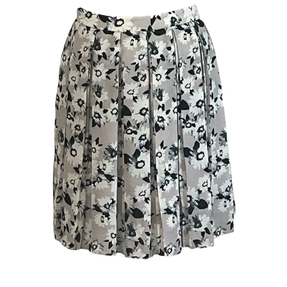 Unworn Banana Republic Pleated Grey Floral Skirt Size 12